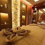 Amira Boutique