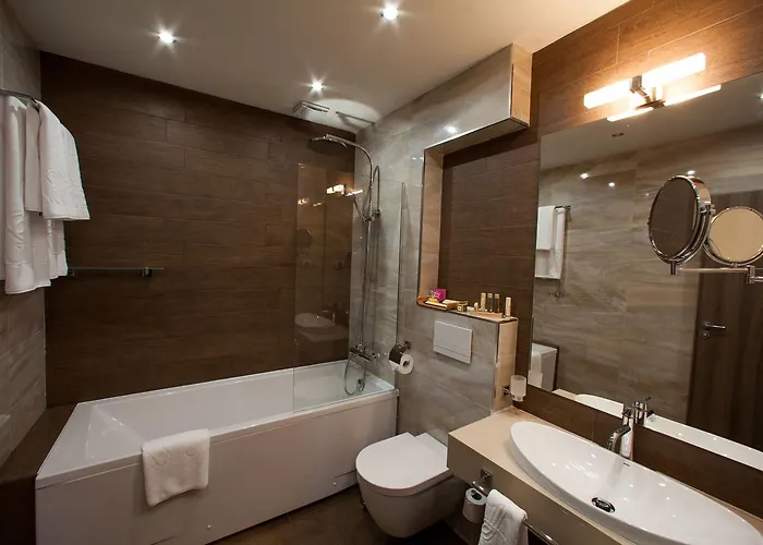 מלון Amira Boutique 5*